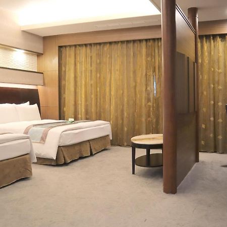 Ho Fong Business Stay Фэнъюань Экстерьер фото