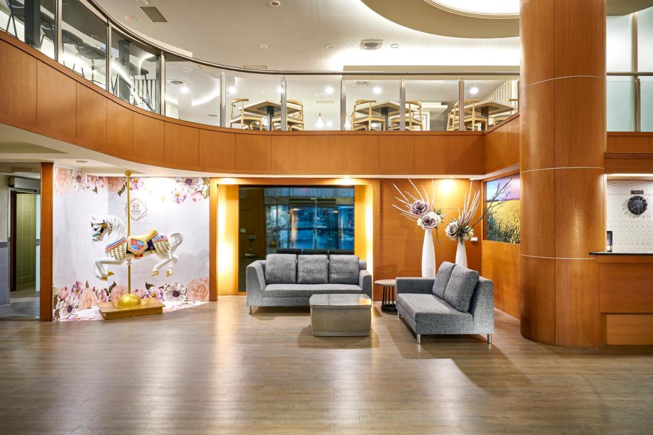Ho Fong Business Stay Фэнъюань Экстерьер фото