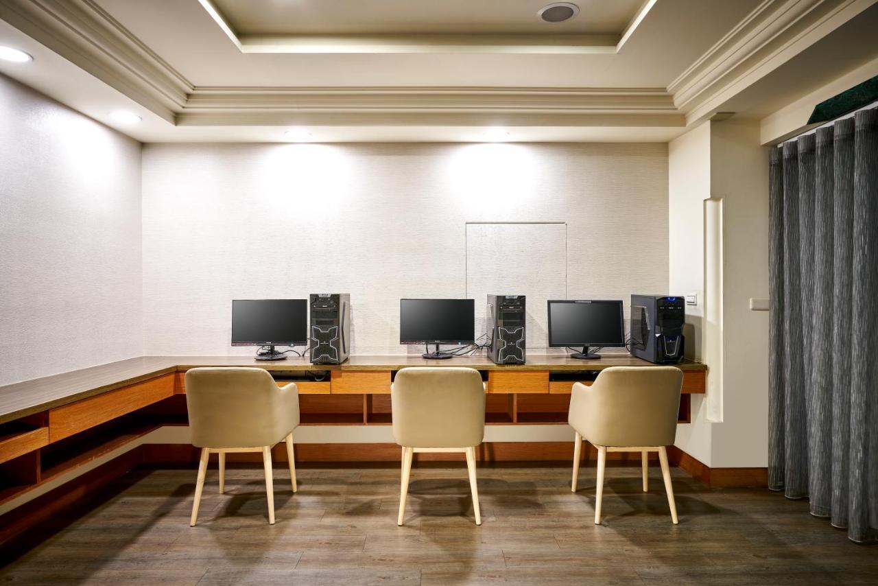 Ho Fong Business Stay Фэнъюань Экстерьер фото