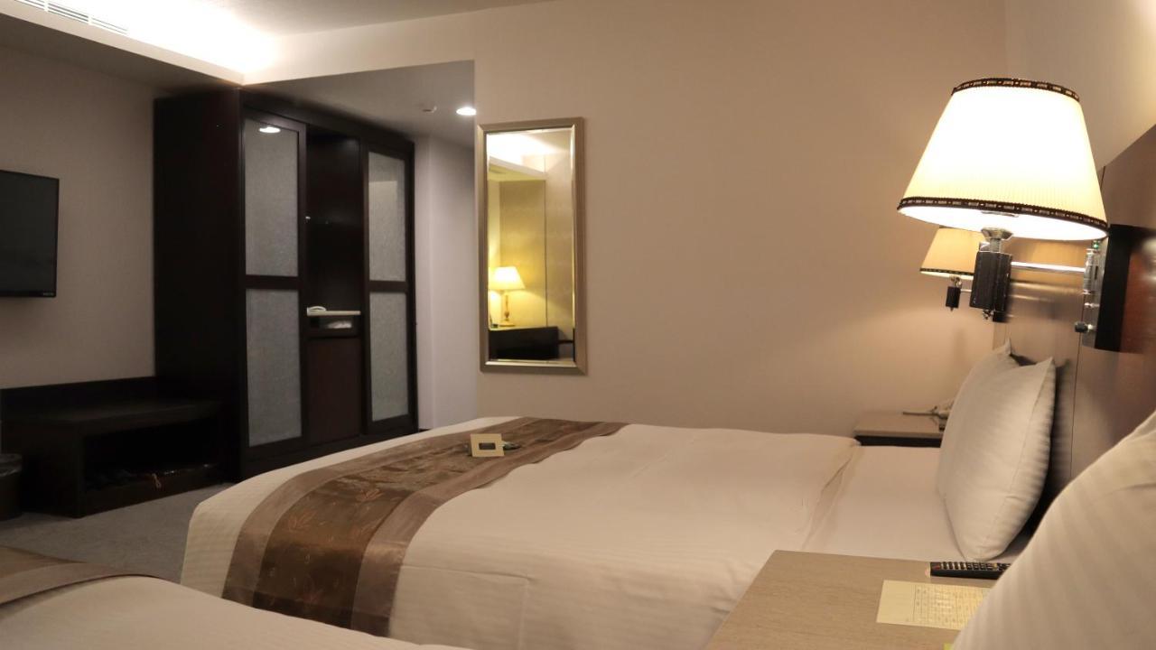 Ho Fong Business Stay Фэнъюань Экстерьер фото