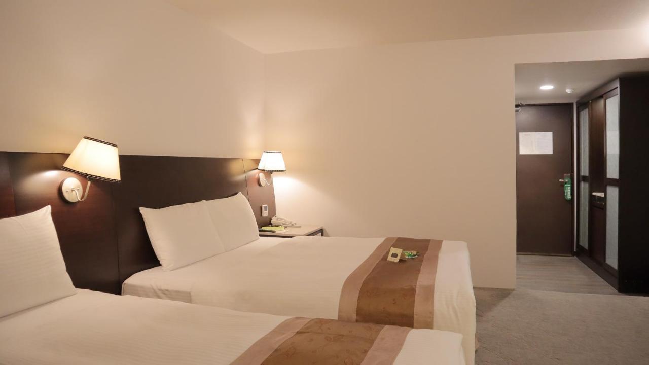 Ho Fong Business Stay Фэнъюань Экстерьер фото