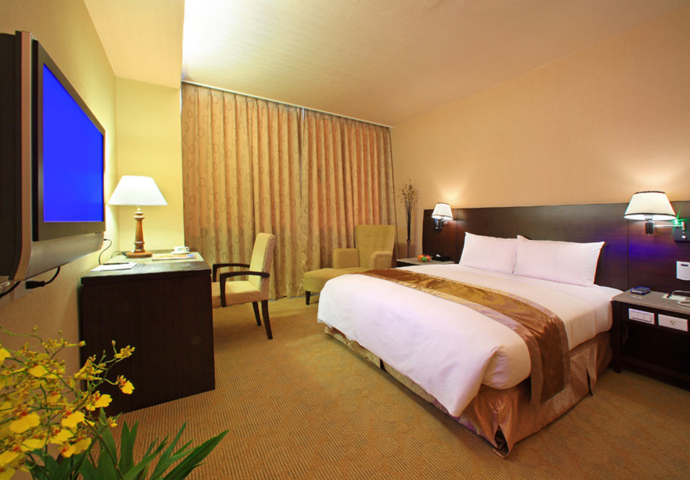Ho Fong Business Stay Фэнъюань Экстерьер фото